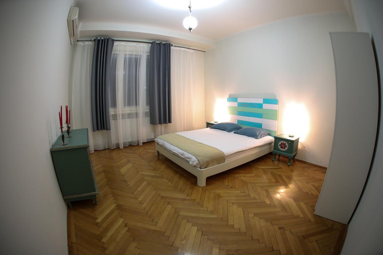 Color Apartments Franceza St Бухарест Экстерьер фото